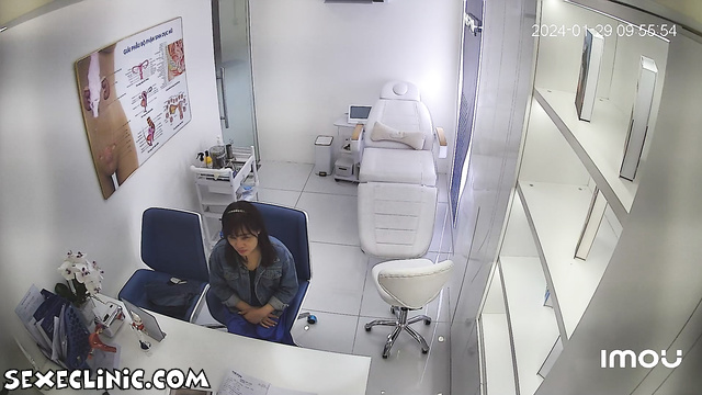 Girl poops for doctor gyno exam (2024-01-29)