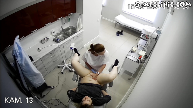 Women doctor perfoming gyno exam porn (2024-02-15)