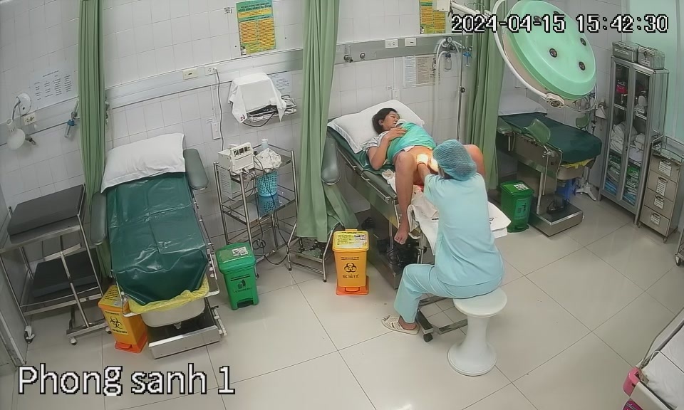 Doctor barber porn in maternity hospital